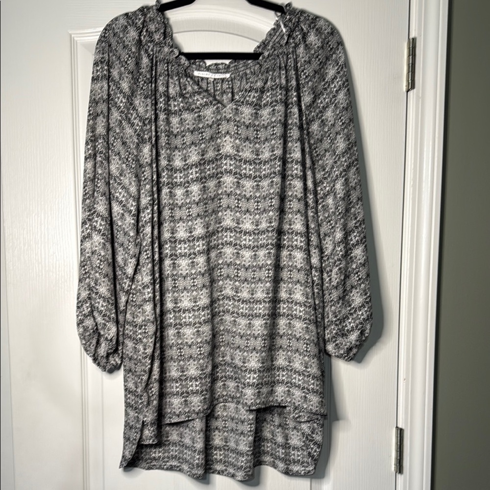 Violet + Claire Gray Patterned Blouse Women’s Size 3X